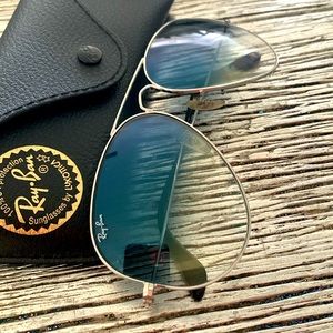 GOOD CONDITION Ray ban blue/silver aviator sunglasses!